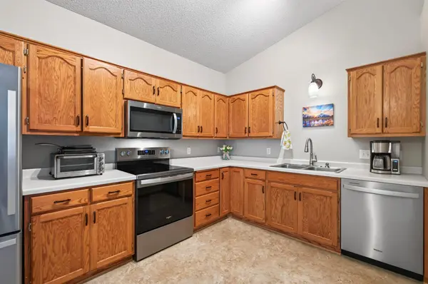 889 125th DR NE, Blaine, MN 55434