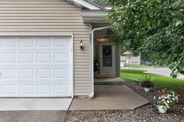889 125th DR NE, Blaine, MN 55434