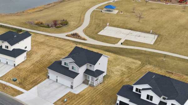 4766 34th ST S, Fargo, ND 58104