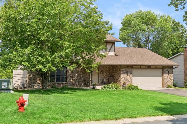 7885 Kingsview LN N, Maple Grove, MN 55311
