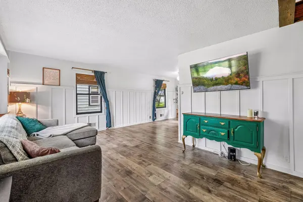 257 S Orange ST, Waconia, MN 55387