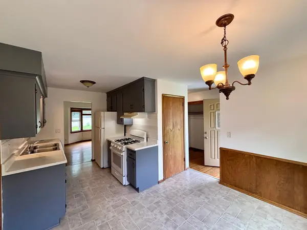 9010 60 1/2 AVE N, New Hope, MN 55428