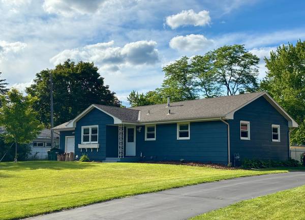 9010 60 1/2 AVE N, New Hope, MN 55428