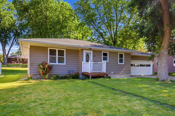 205 Burr Oak DR, Albert Lea, MN 56007