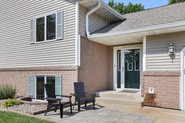 17834 Hunt Lake TRL, Faribault, MN 55021