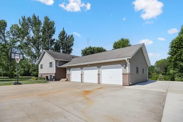 17834 Hunt Lake TRL, Faribault, MN 55021
