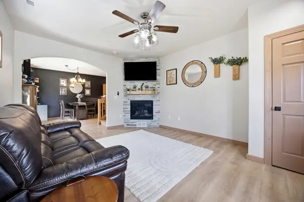 430 19th AVE W #F, West Fargo, ND 58078