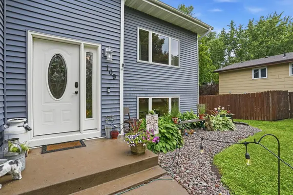 109 Charity LN N, Montrose, MN 55363