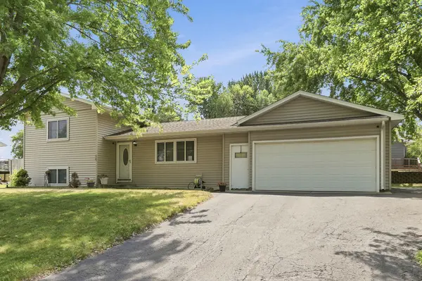 19 Heights RD NW, Saint Michael, MN 55376