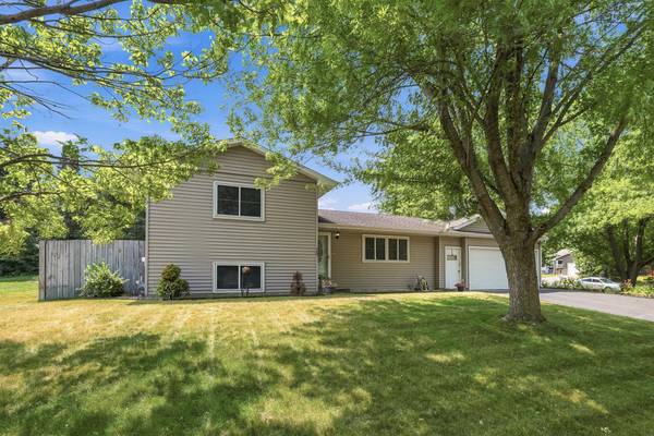 19 Heights RD NW, Saint Michael, MN 55376