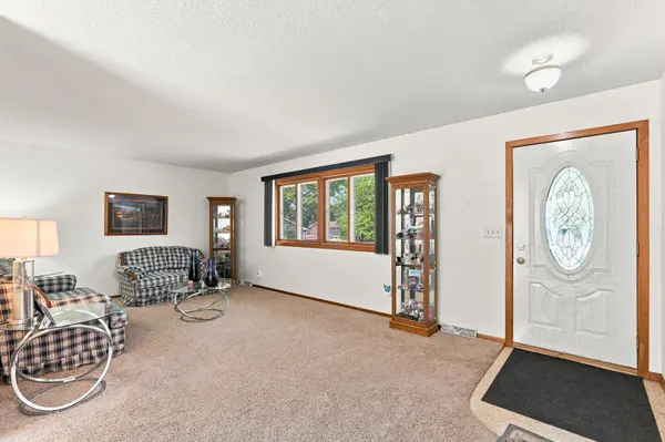 19 Heights RD NW, Saint Michael, MN 55376