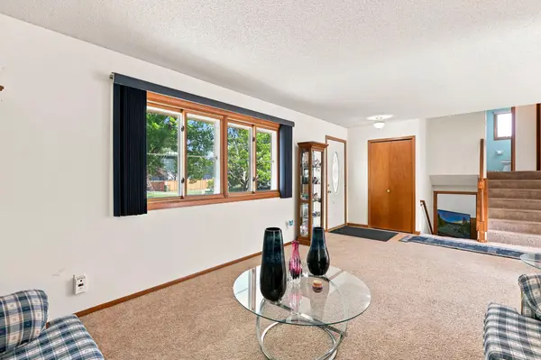 19 Heights RD NW, Saint Michael, MN 55376