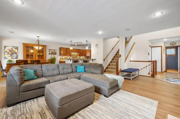 15221 Stonewood TER, Burnsville, MN 55306