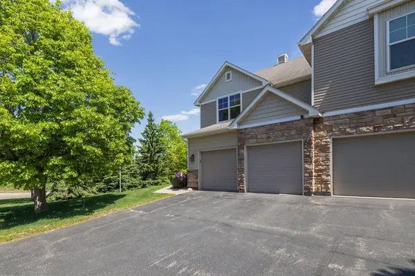 15221 Stonewood TER, Burnsville, MN 55306