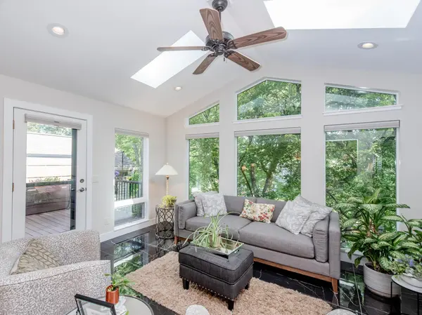 493 Sterling ST S, Maplewood, MN 55119