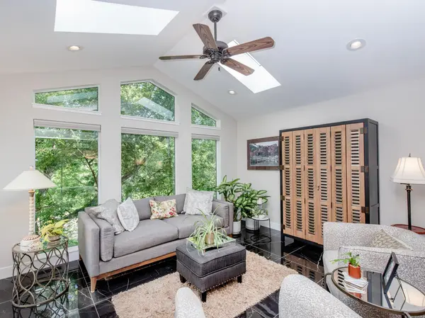 493 Sterling ST S, Maplewood, MN 55119