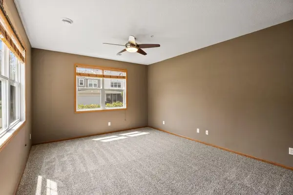 1646 White Pine WAY #A, Carver, MN 55315