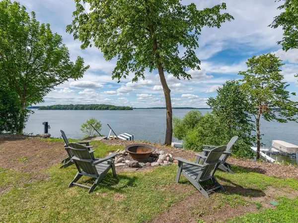 732 Old Beach LN, Waconia, MN 55387