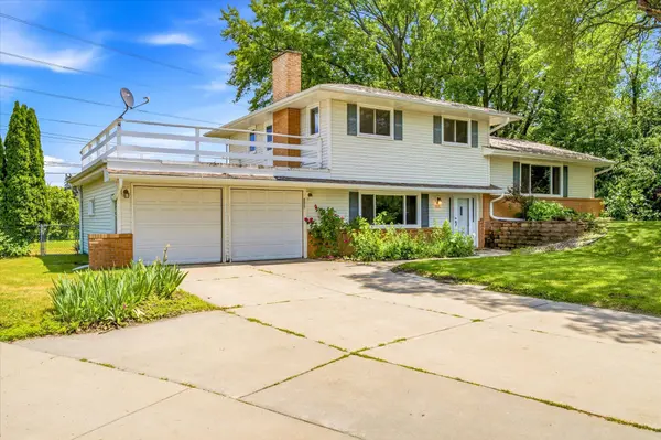 11111 Carver CT, Burnsville, MN 55337