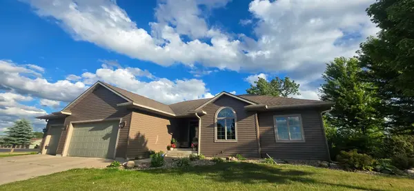 3003 Lake Chapeau DR, Albert Lea, MN 56007