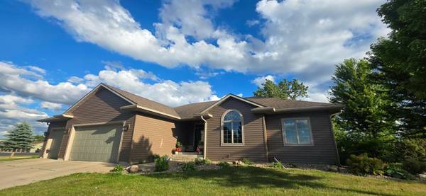 3003 Lake Chapeau DR, Albert Lea, MN 56007