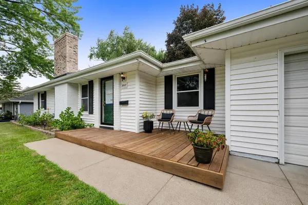 9517 Clinton AVE S, Bloomington, MN 55420