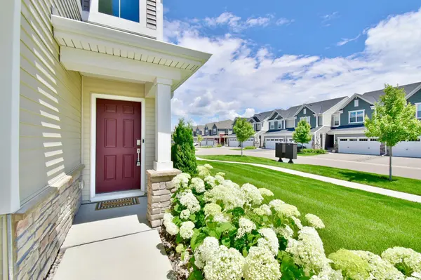1501 Dogwood LN, Carver, MN 55315