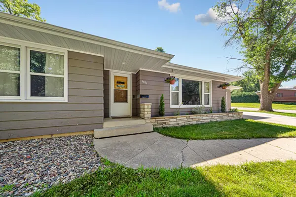 1071 Anderson PL, Owatonna, MN 55060