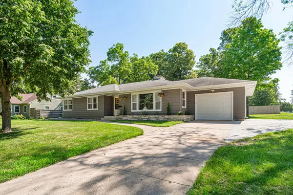 1071 Anderson PL, Owatonna, MN 55060