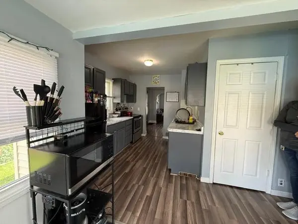 987 Lawson AVE E, Saint Paul, MN 55106