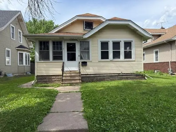 987 Lawson AVE E, Saint Paul, MN 55106