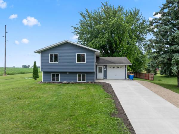 647 2nd ST NE, Blooming Prairie, MN 55917
