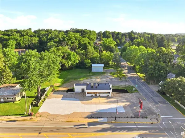 176 W Main ST, Ellsworth, WI 54011