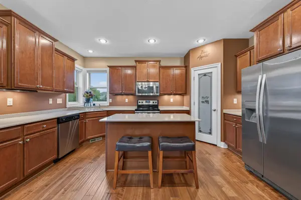 20685 Frost CT, Lakeville, MN 55044