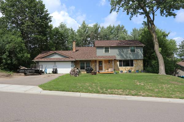 345 Walnut LN, Apple Valley, MN 55124