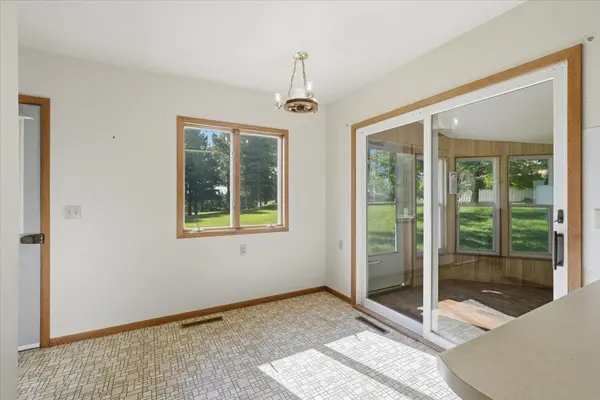 796 Magnor Lake DR, Clayton, WI 54004