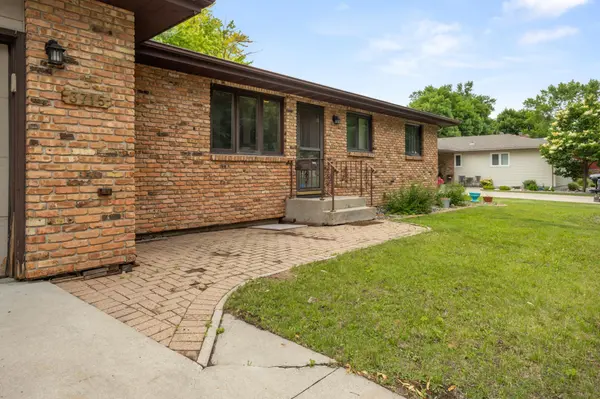 3715 Burritt ST S, Fargo, ND 58104