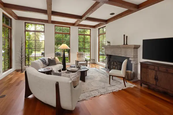 1700 Kenwood Pkwy, Minneapolis, MN 55405