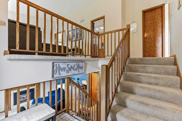 556 Donegal CIR, Shoreview, MN 55126