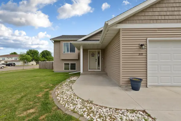 310 Autumn Hills PL NE, Owatonna, MN 55060