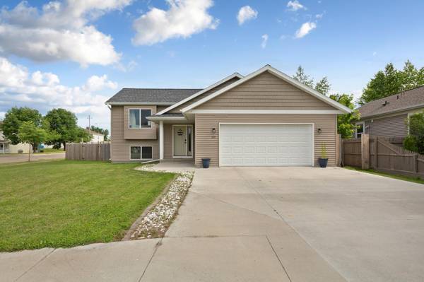 310 Autumn Hills PL NE, Owatonna, MN 55060