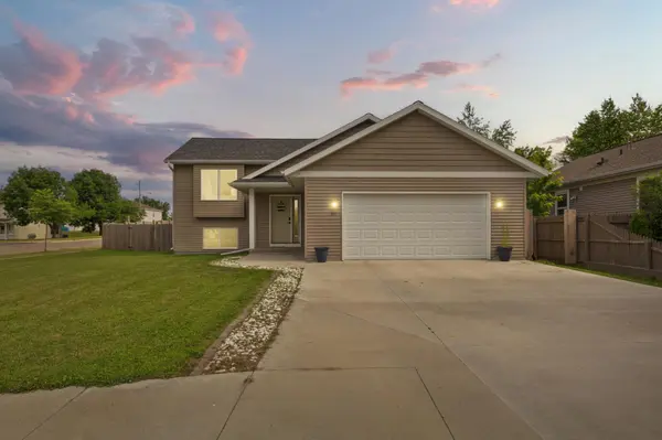 310 Autumn Hills PL NE, Owatonna, MN 55060