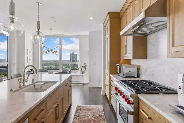 1111 W River Pkwy #18D, Minneapolis, MN 55415