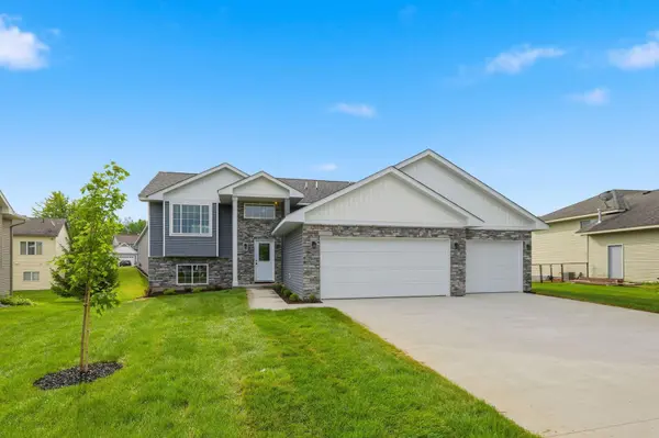 404 Westgate DR, Winsted, MN 55395