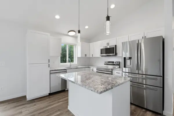 404 Westgate DR, Winsted, MN 55395