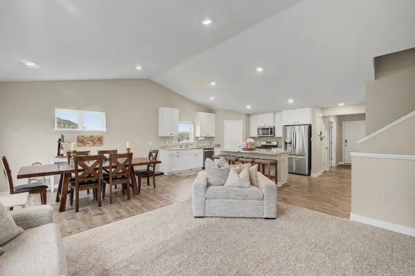 14211 Cheshire LN N, Dayton, MN 55327