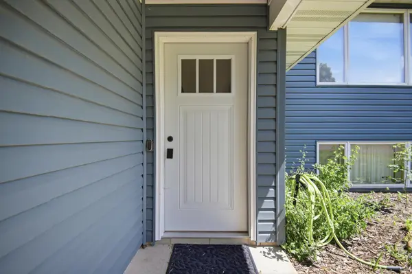 717 Colonial CIR, Faribault, MN 55021