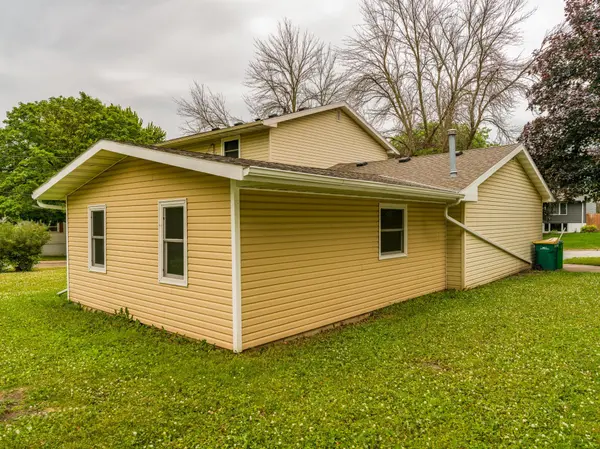 1402 Southview LN, Albert Lea, MN 56007