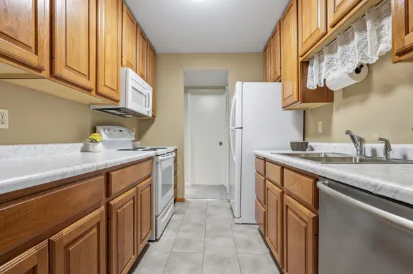 122 Demont AVE E #370, Little Canada, MN 55117