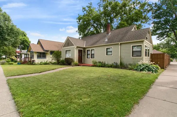 418 Brimhall ST, Saint Paul, MN 55105